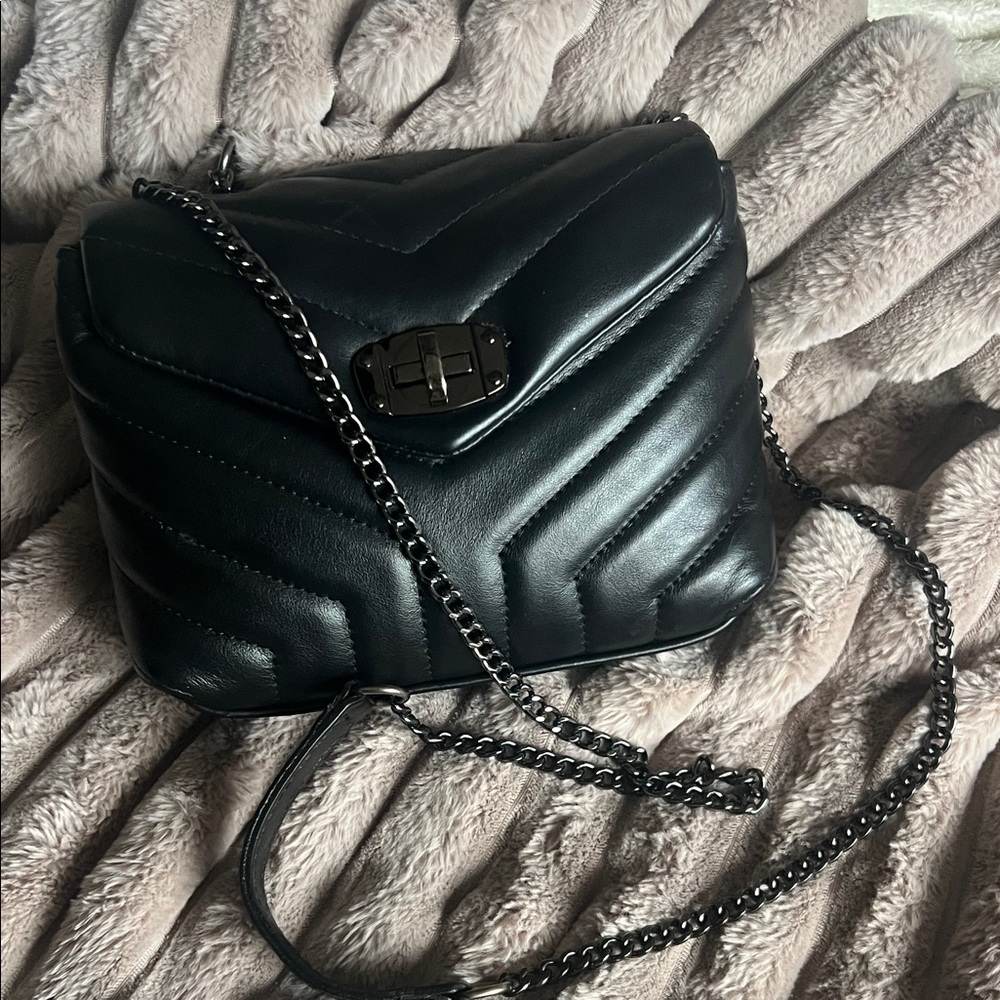 Elegant Black Quilted Shoulder Bag